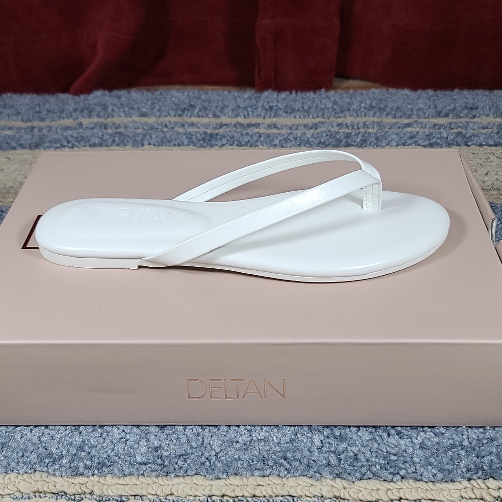 Dealtan White Hula Leather Thong Sandals